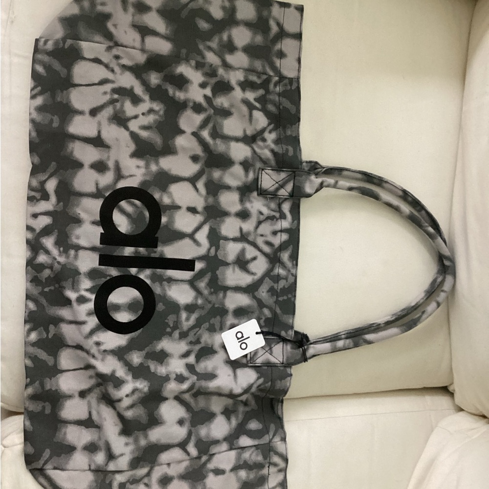 ALO Yoga Gray Tie-Dye Women's Bag